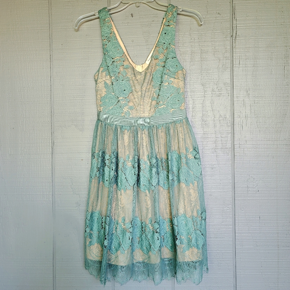 Francesca's Lace Sleeveless Teal Dress. Size XS